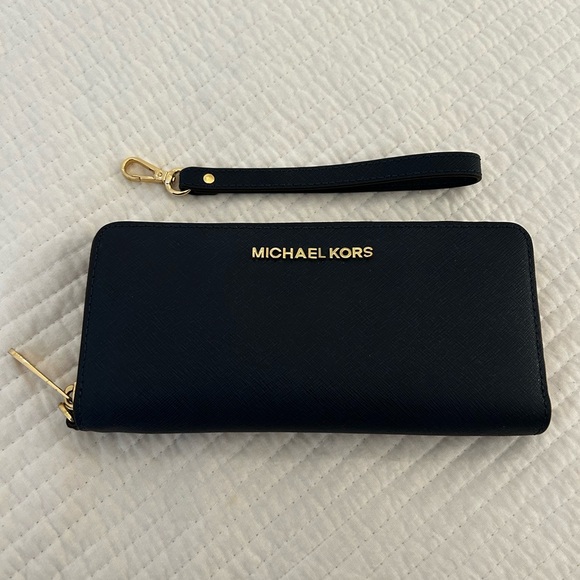 Michael Kors navy blue  Continental Wallet - Picture 1 of 5